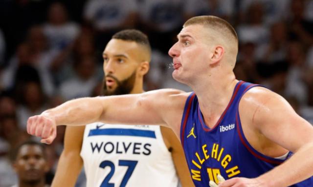 必发官方-逆境逼出最强卫冕冠军！约基奇破解双塔+穆雷复苏